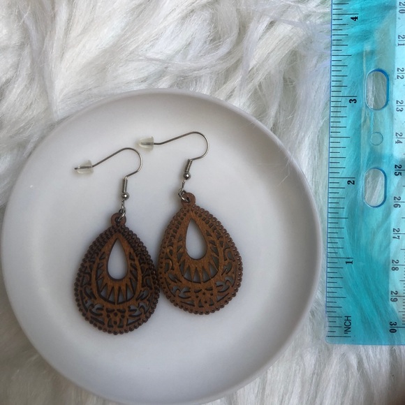 Boho brown dangle/drop wooden earrings - Picture 2 of 3